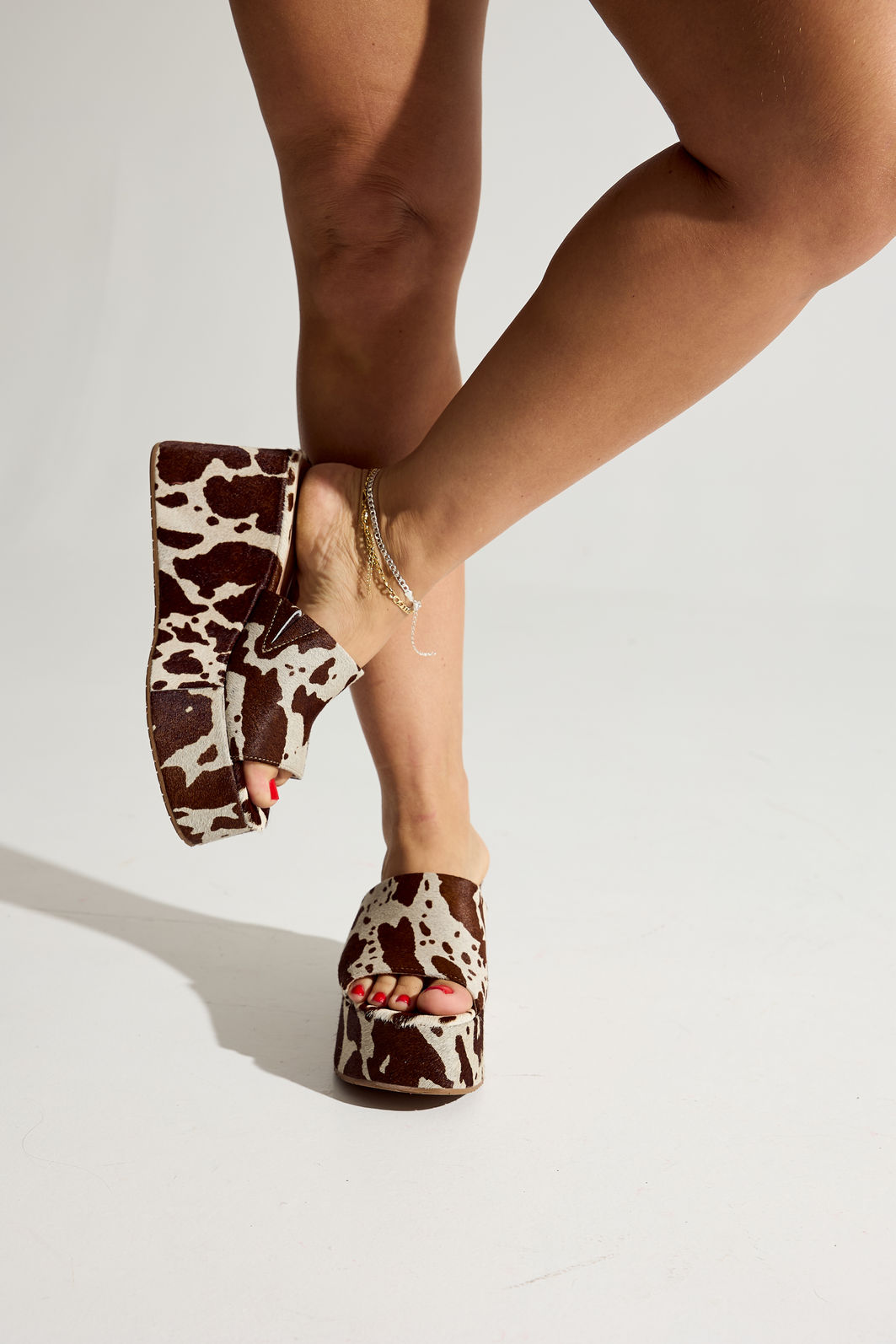 MELISSA - TAMANCO FEMININO PLATAFORMA VACA OFF WHITE/MARROM MELISSA - TAMANCO FEMININO PLATAFORMA VACA OFF WHITE/MARROM