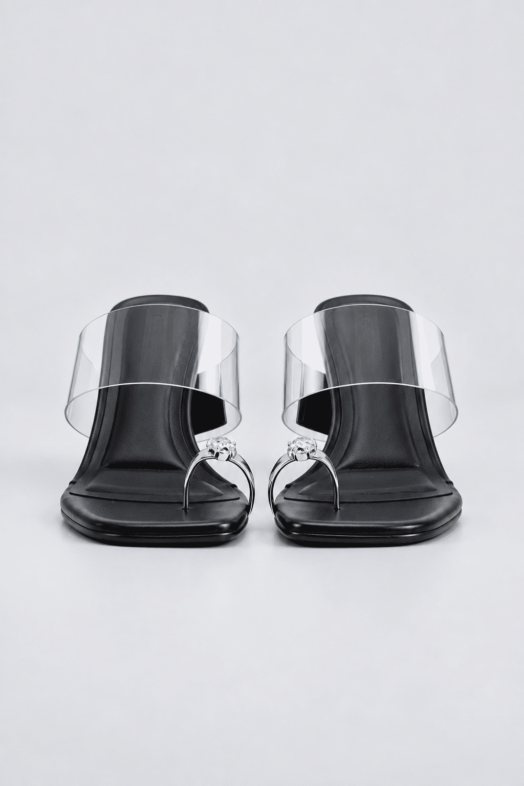 lionne-tamanco-feminino-preto Tamanco Feminino Lionne Preto vista frontal do par
