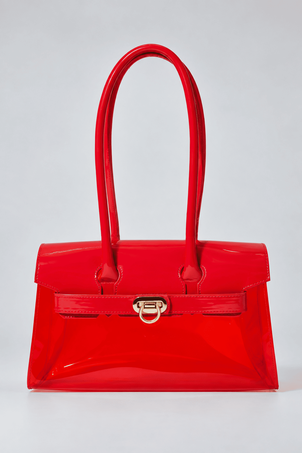 gummy-bolsa-feminina-transparente-vinil-vermelho Bolsa Feminina Transparente Verniz Gummy vermelha com alças longas e fecho metálico dourado frontal.
