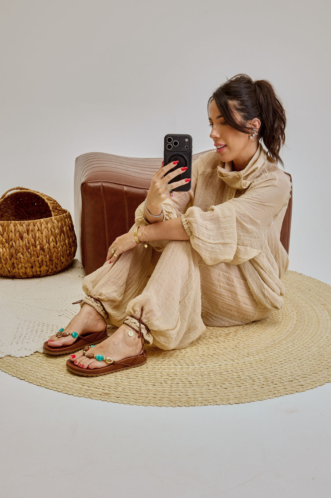 jasmim-sandalia-papete-pedras-camel Look feminino com Sandália Papete Jasmim camel