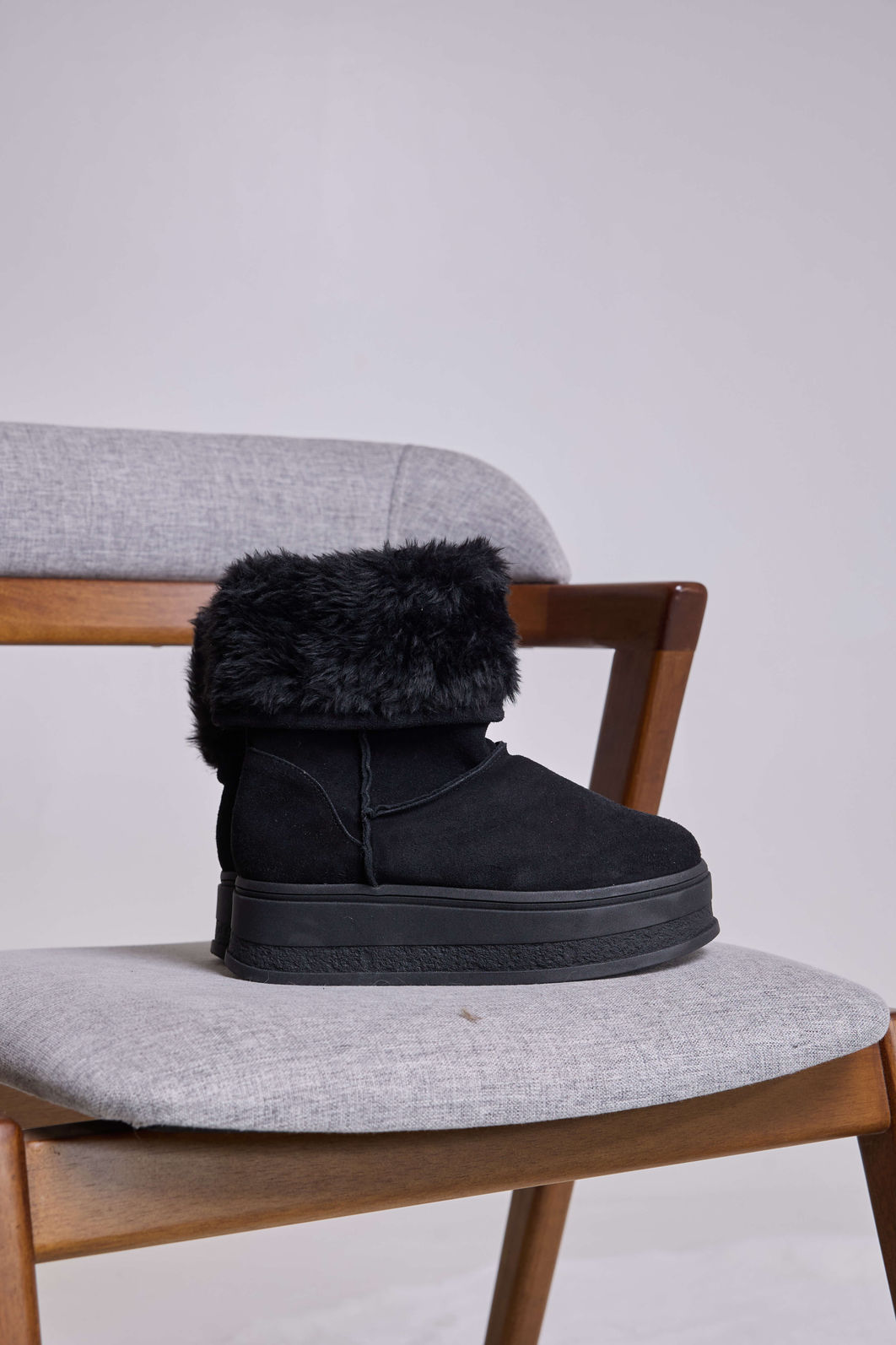 ANDY - BOTA FEMININA PELUCIADA CAMURÇA PRETA ANDY - BOTA FEMININA PELUCIADA CAMURÇA PRETA