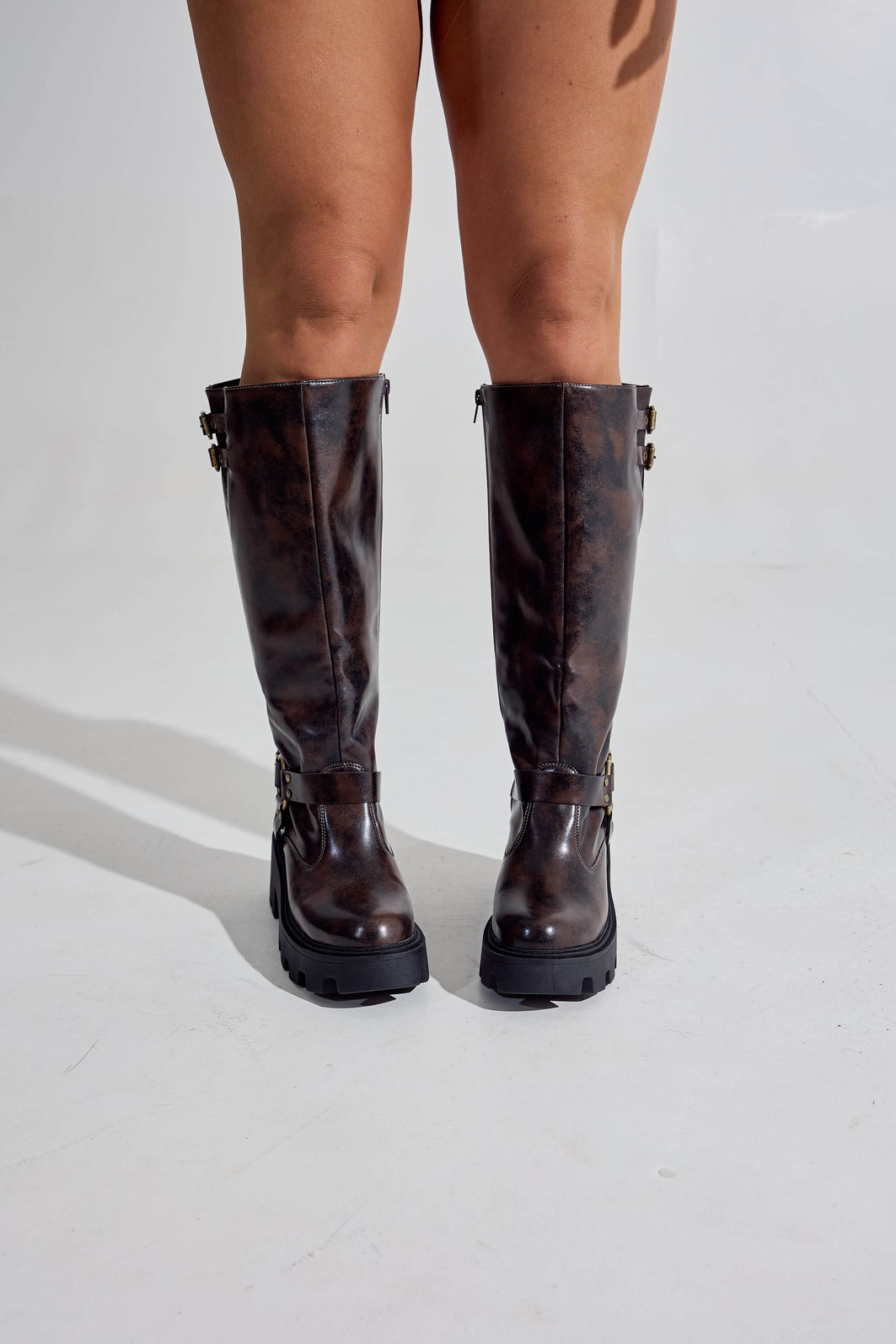 NAMU - BOTA FEMININA BIKER CANO LONGO TRATORADA MARROM NAMU - BOTA FEMININA BIKER CANO LONGO TRATORADA MARROM