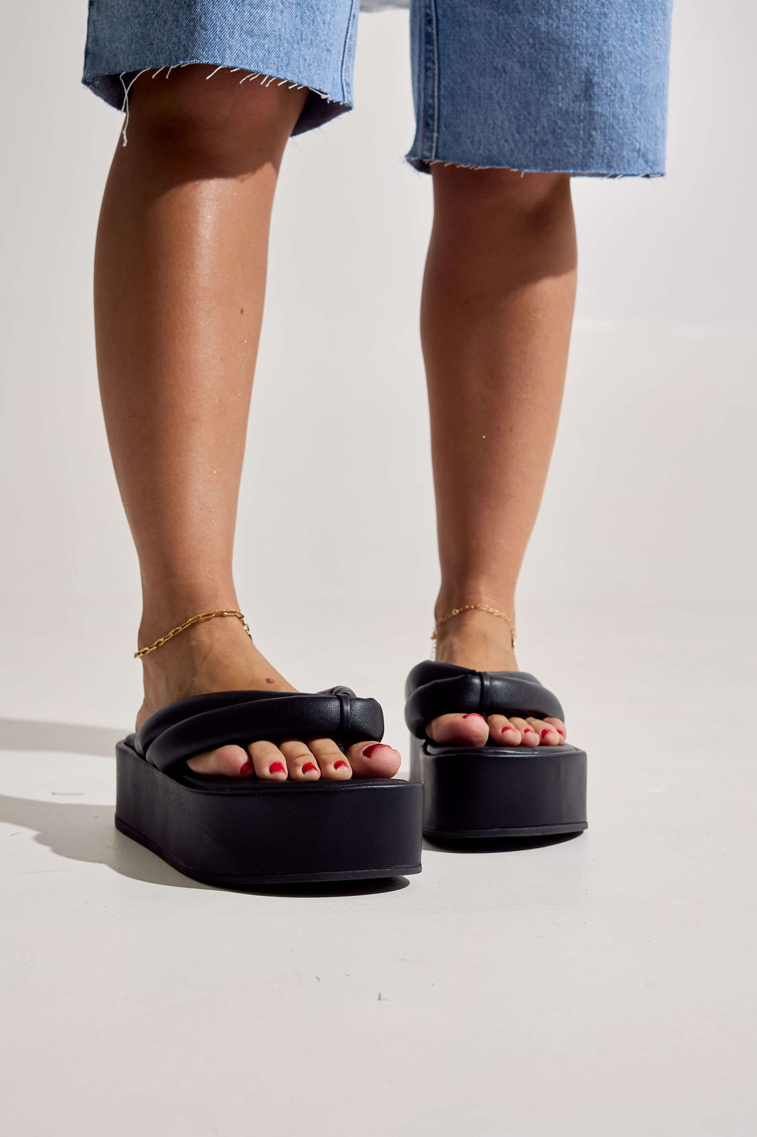 SAKURA - CHINELO FLATFORM TIRAS PUFFER PRETO SAKURA - CHINELO FLATFORM TIRAS PUFFER PRETO