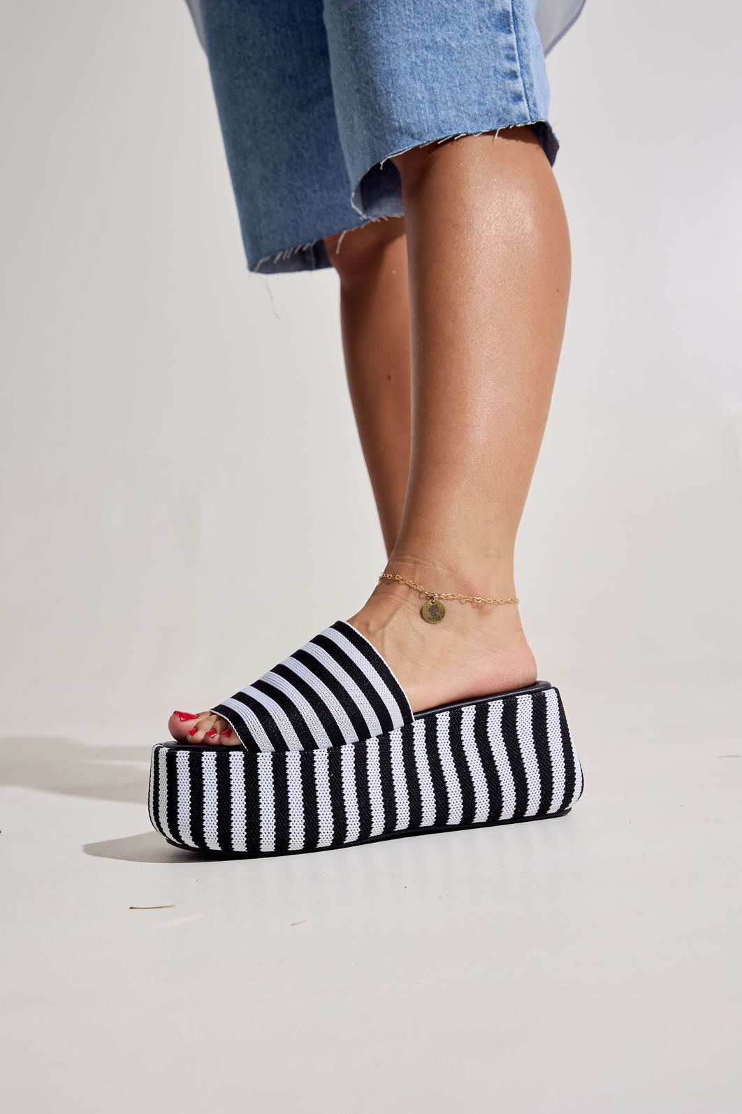 BRISA - TAMANCO PLATAFORMA FEMININO LISTRAS PRETO E BRANCO BRISA - TAMANCO PLATAFORMA FEMININO LISTRAS PRETO E BRANCO