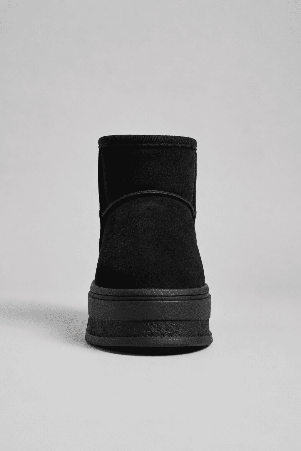 HIORI - BOTA FEMININA PELUCIADA COURO PRETA HIORI - BOTA FEMININA PELUCIADA COURO PRETA