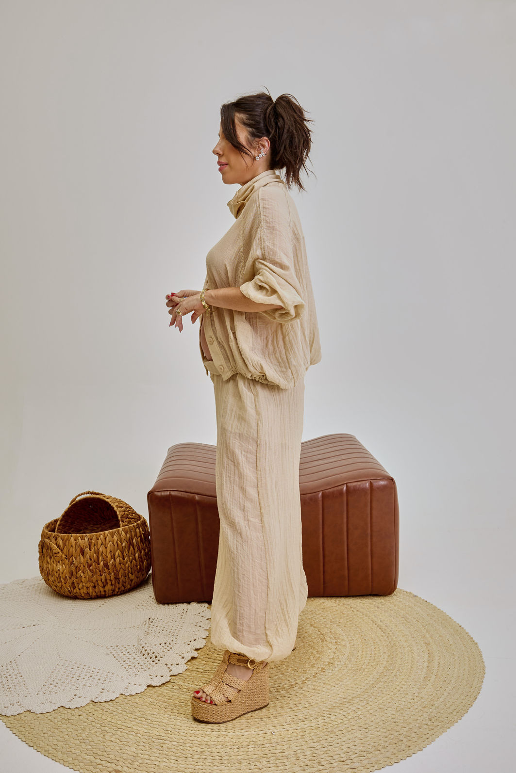 malibu-sandalia-feminina-palha-bege Look feminino com Sandália Malibu plataforma bege de 10 cm
