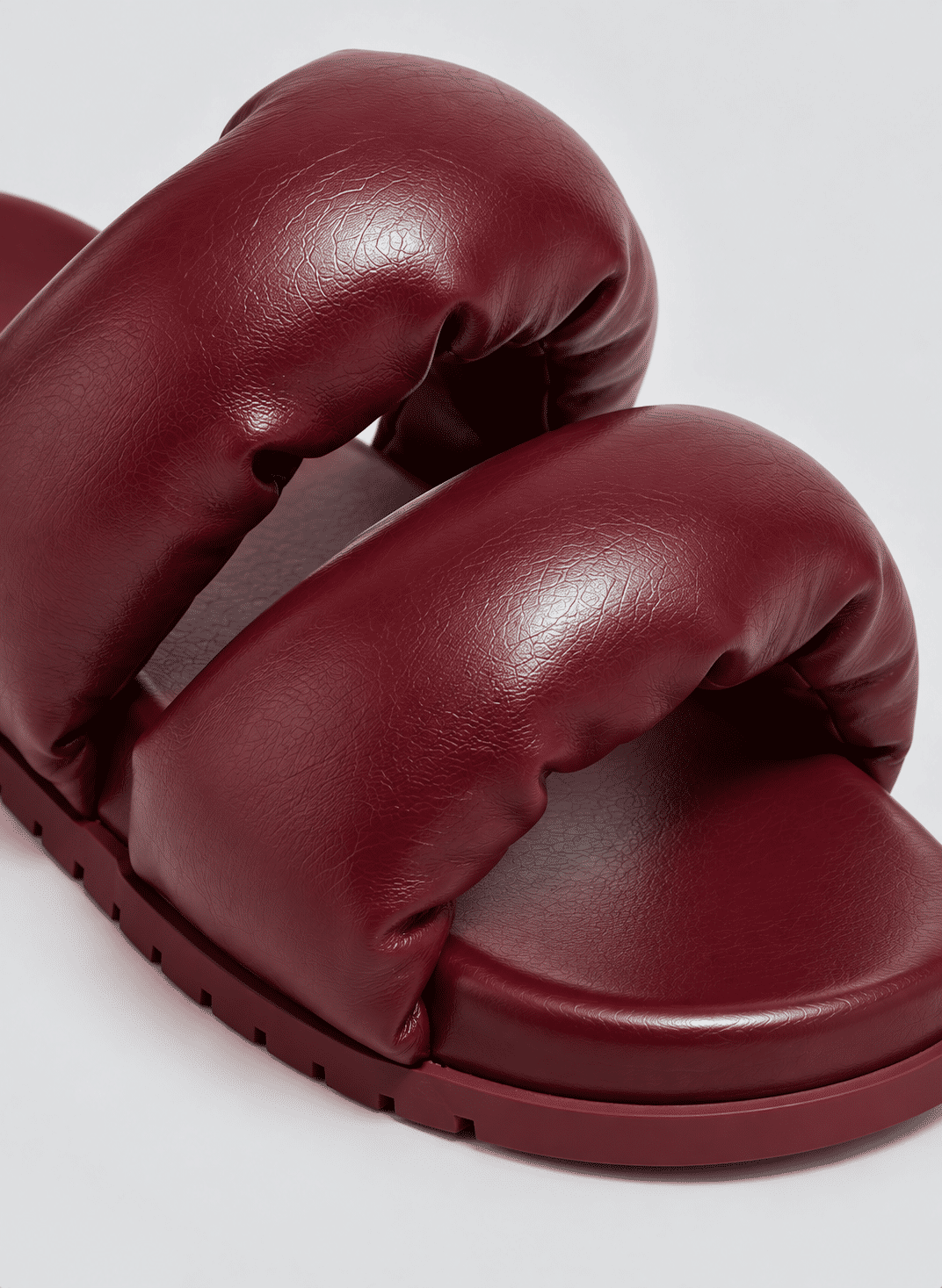 lili-papete-anatomica-feminina-bordo Detalhe aproximado das tiras puffer da Papete Lili Bordô