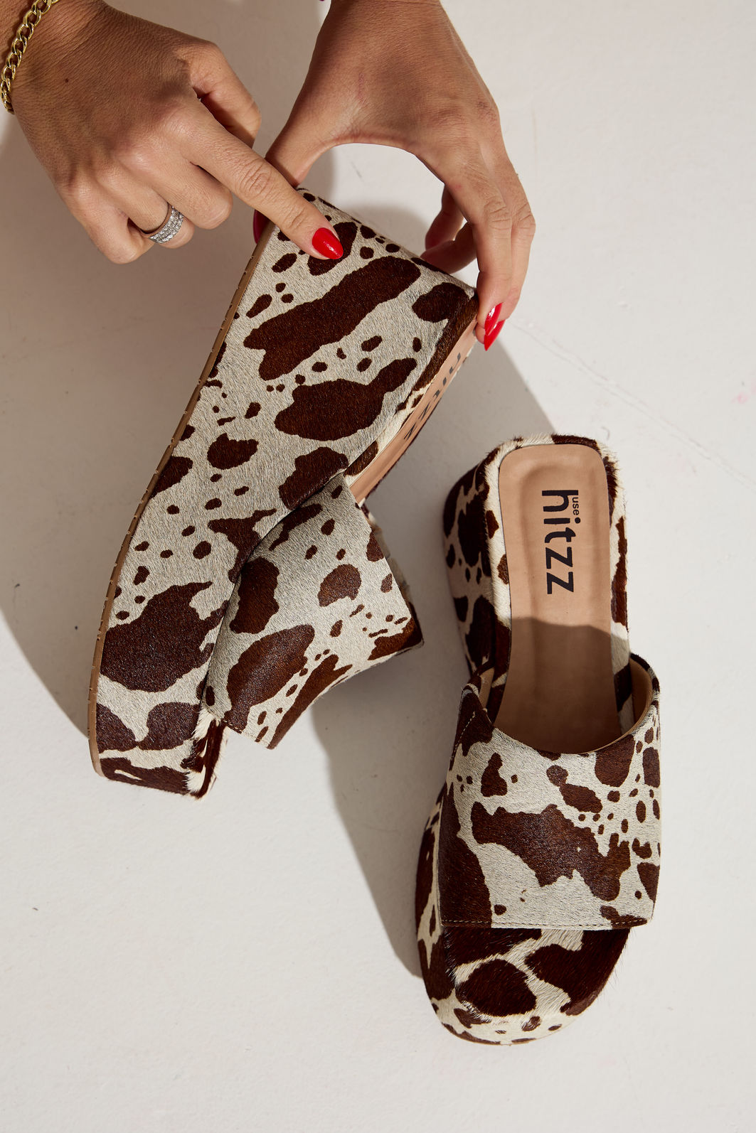 MELISSA - TAMANCO FEMININO PLATAFORMA VACA OFF WHITE/MARROM MELISSA - TAMANCO FEMININO PLATAFORMA VACA OFF WHITE/MARROM