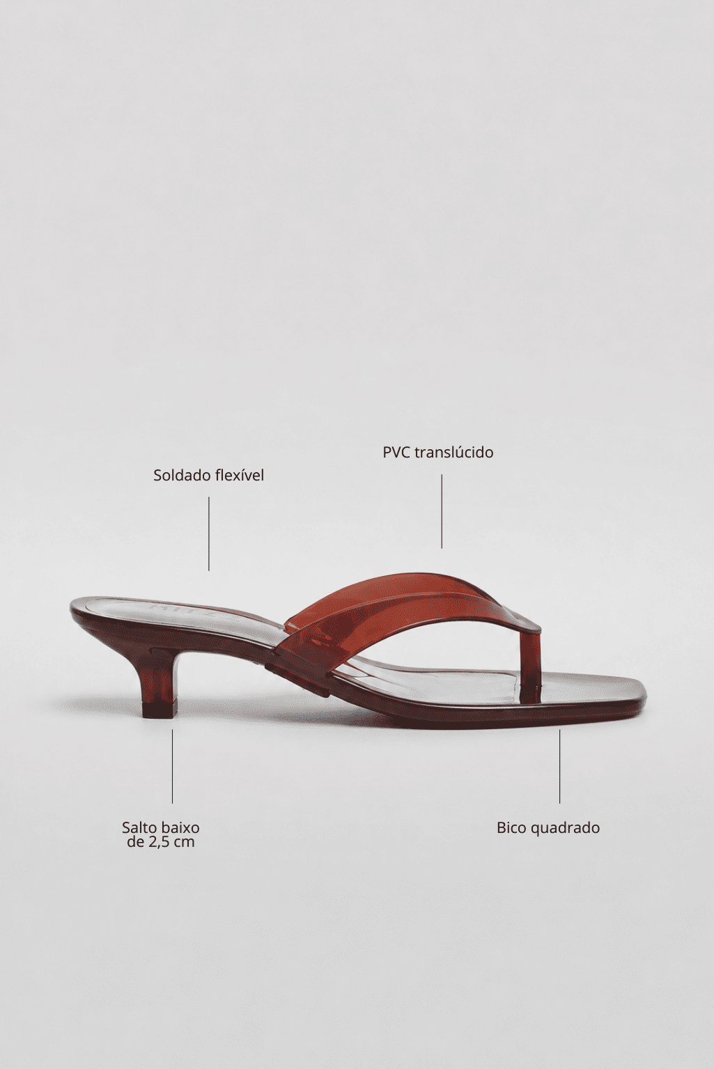 gummy-tamanco-feminino-transparente-salto-baixo-marrom Tamanco Feminino Flip Flop Gummy marrom em PVC translúcido, vista lateral destacando as tiras e o salto baixo
