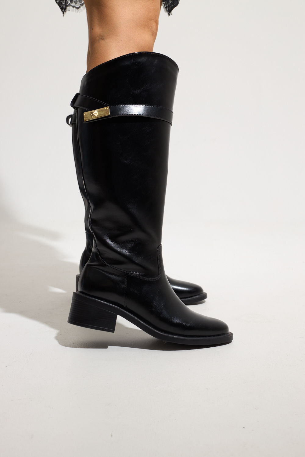 SARINA - BOTA FEMININA SALTO BAIXO CANO LONGO PRETA SARINA - BOTA FEMININA SALTO BAIXO CANO LONGO PRETA