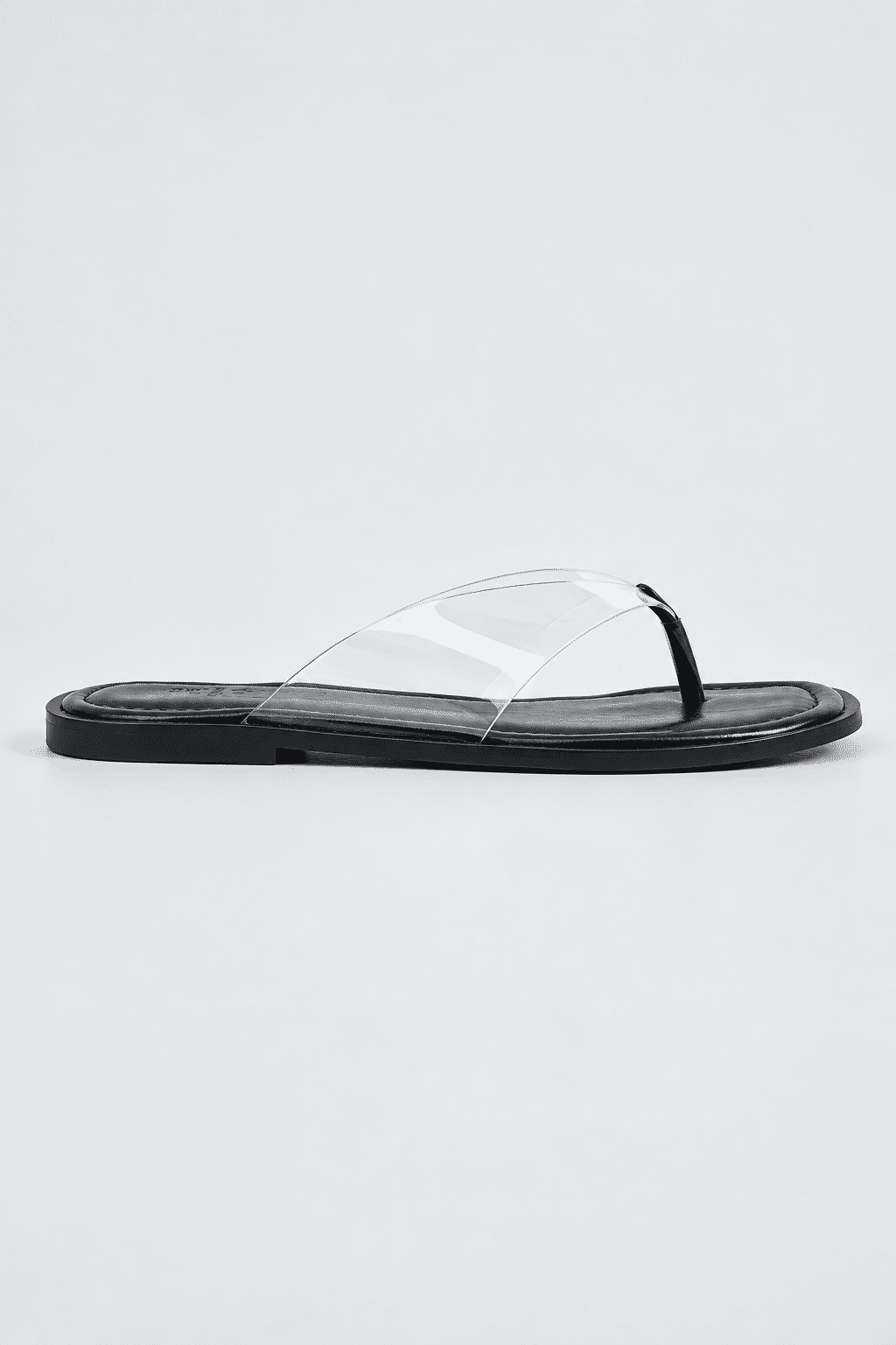 isla-chinelo-feminino-tira-transparente-preto Rasteira Feminina Isla Preta vista lateral com vinil transparente