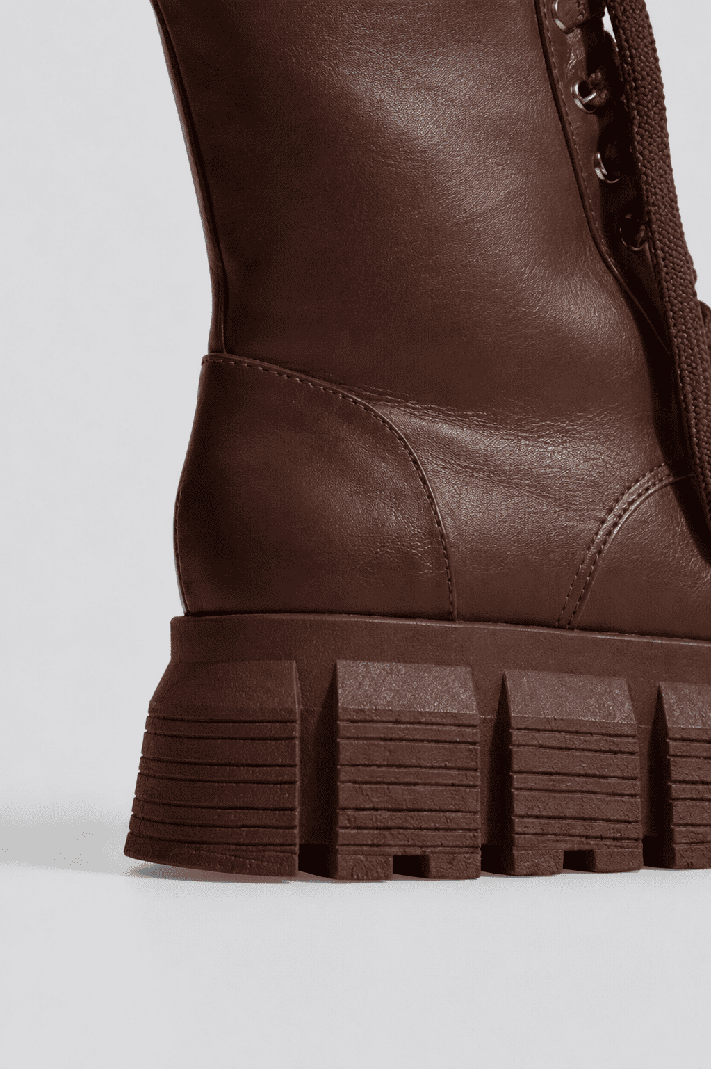 JULIETA - BOTA COTURNO FEMININO CHUNKY TRATORADA COURO MARROM JULIETA - BOTA COTURNO FEMININO CHUNKY TRATORADA COURO MARROM