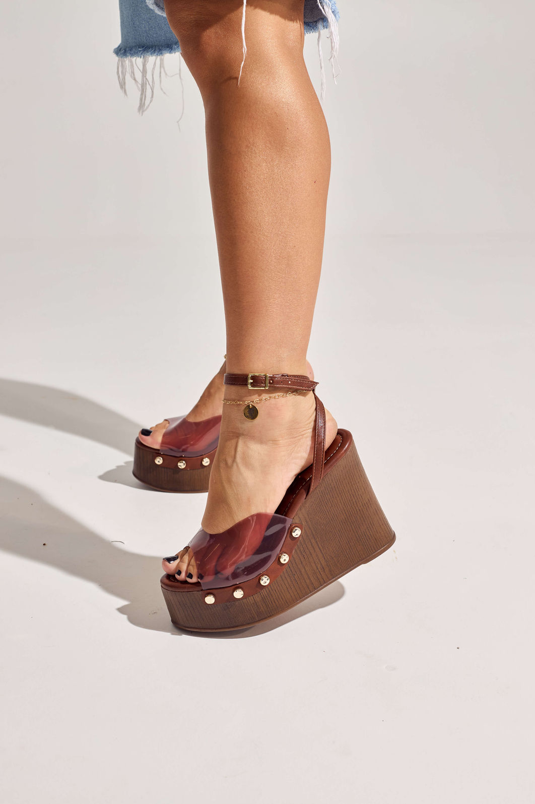 KRIS - SANDÁLIA PLATAFORMA FEMININA VINIL CAMEL KRIS - SANDÁLIA PLATAFORMA FEMININA VINIL CAMEL