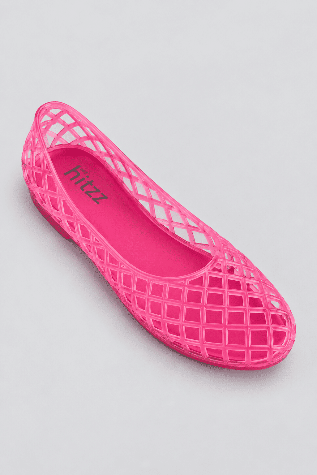 sapatilha-feminina-rosa-gummy Sapatilha Feminina Rosa - Gummy em ângulo três quartos de cima, com a marca "hitzz" impressa no solado interno.