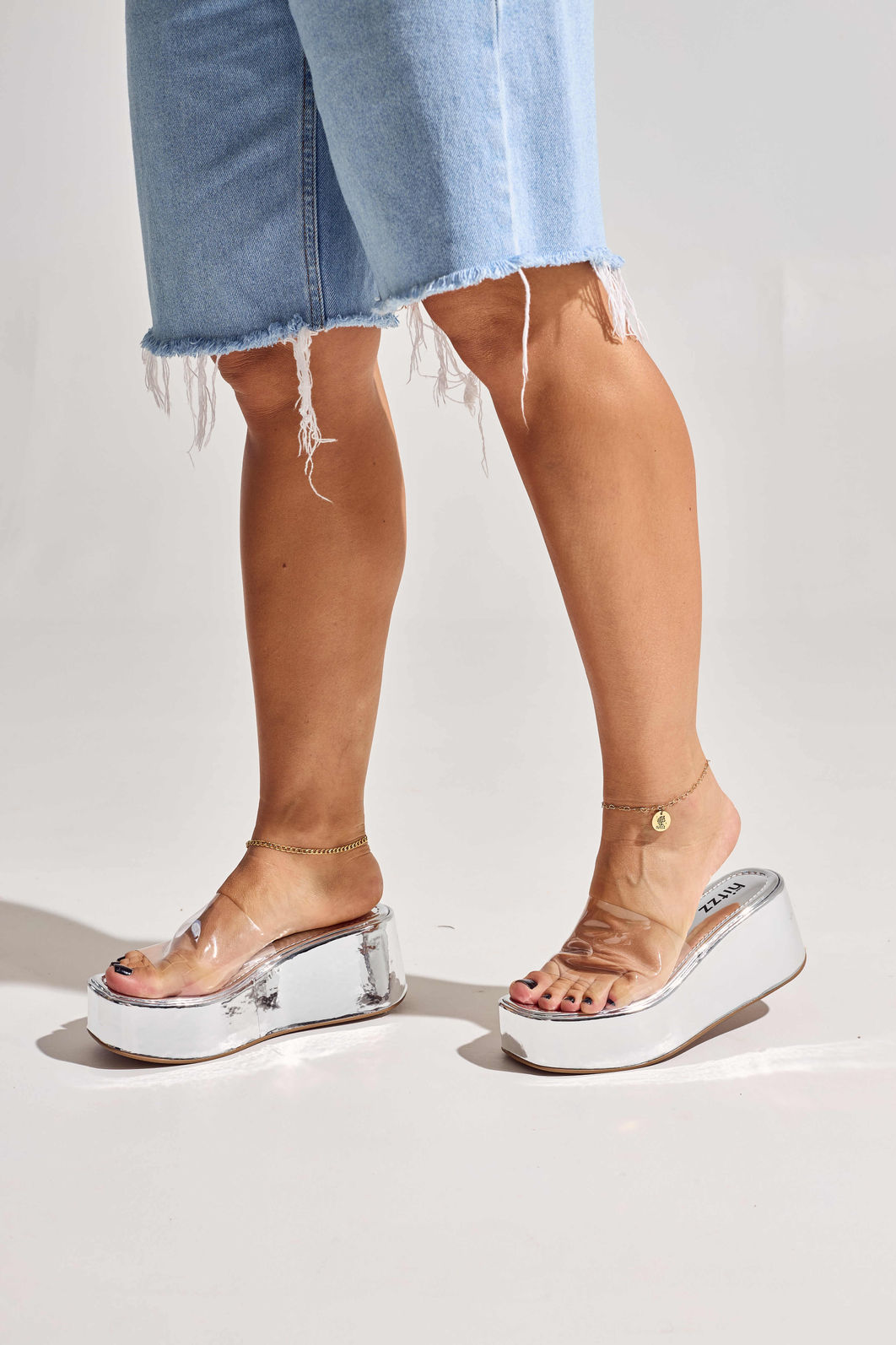 ADELE - TAMANCO FLATFORM FEMININA TIRA VINIL PRATA ADELE - TAMANCO FLATFORM FEMININA TIRA VINIL PRATA