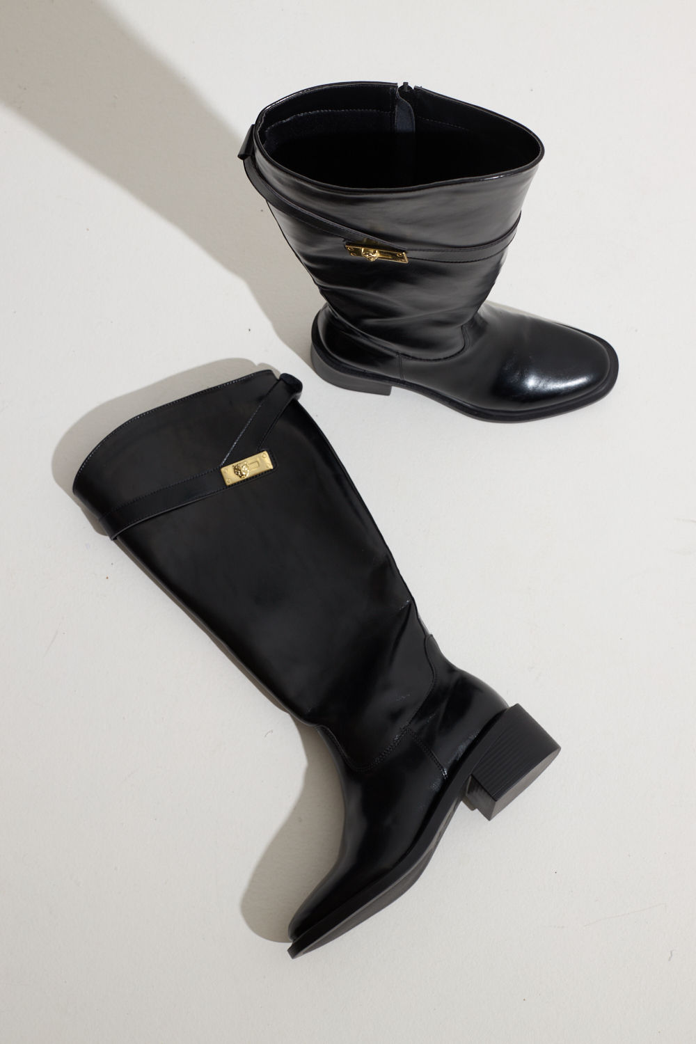 SARINA - BOTA FEMININA SALTO BAIXO CANO LONGO PRETA SARINA - BOTA FEMININA SALTO BAIXO CANO LONGO PRETA