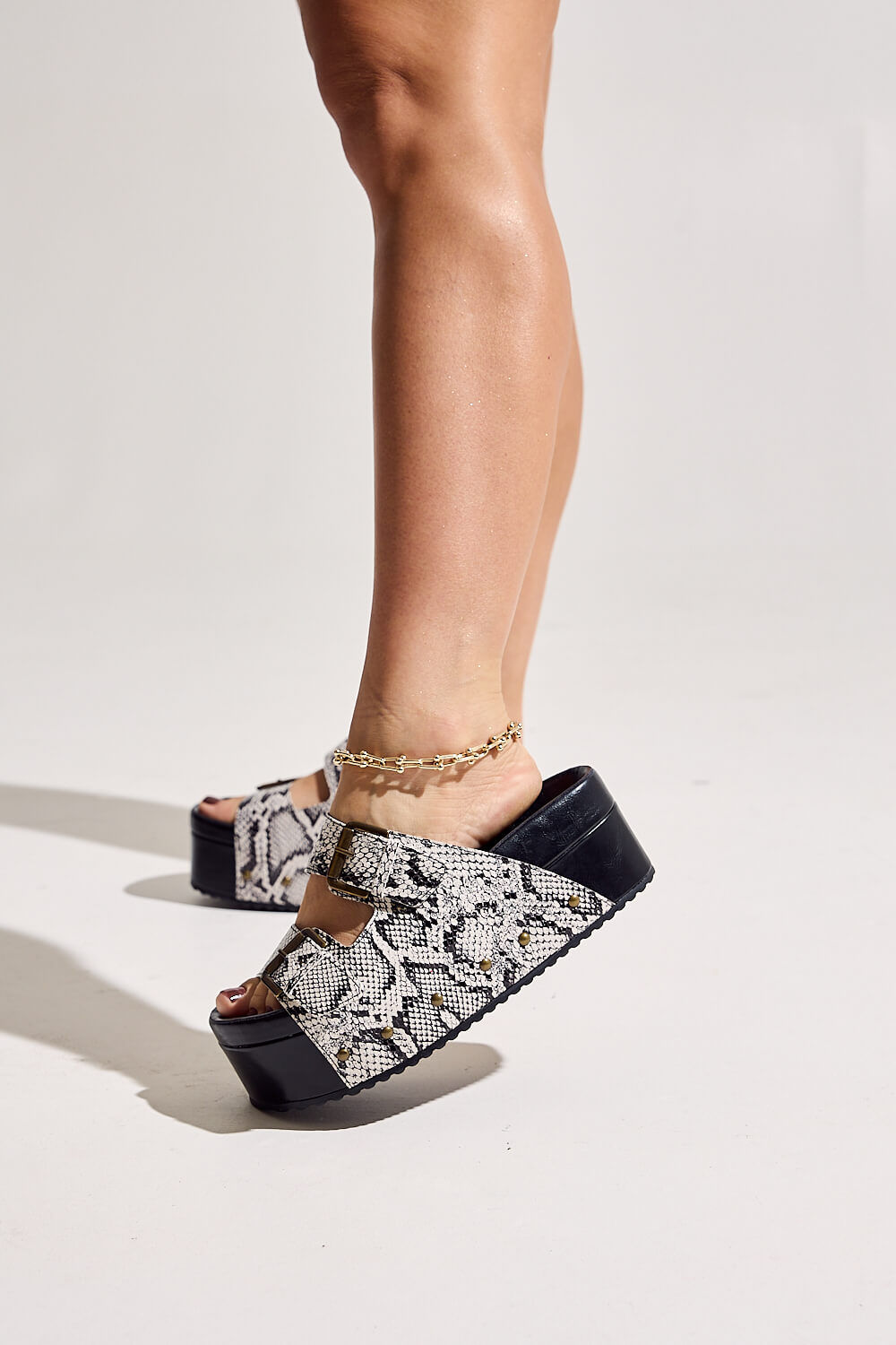 OSAKA - TAMANCO FLATFORM FEMININO COBRA OSAKA - TAMANCO FLATFORM FEMININO COBRA