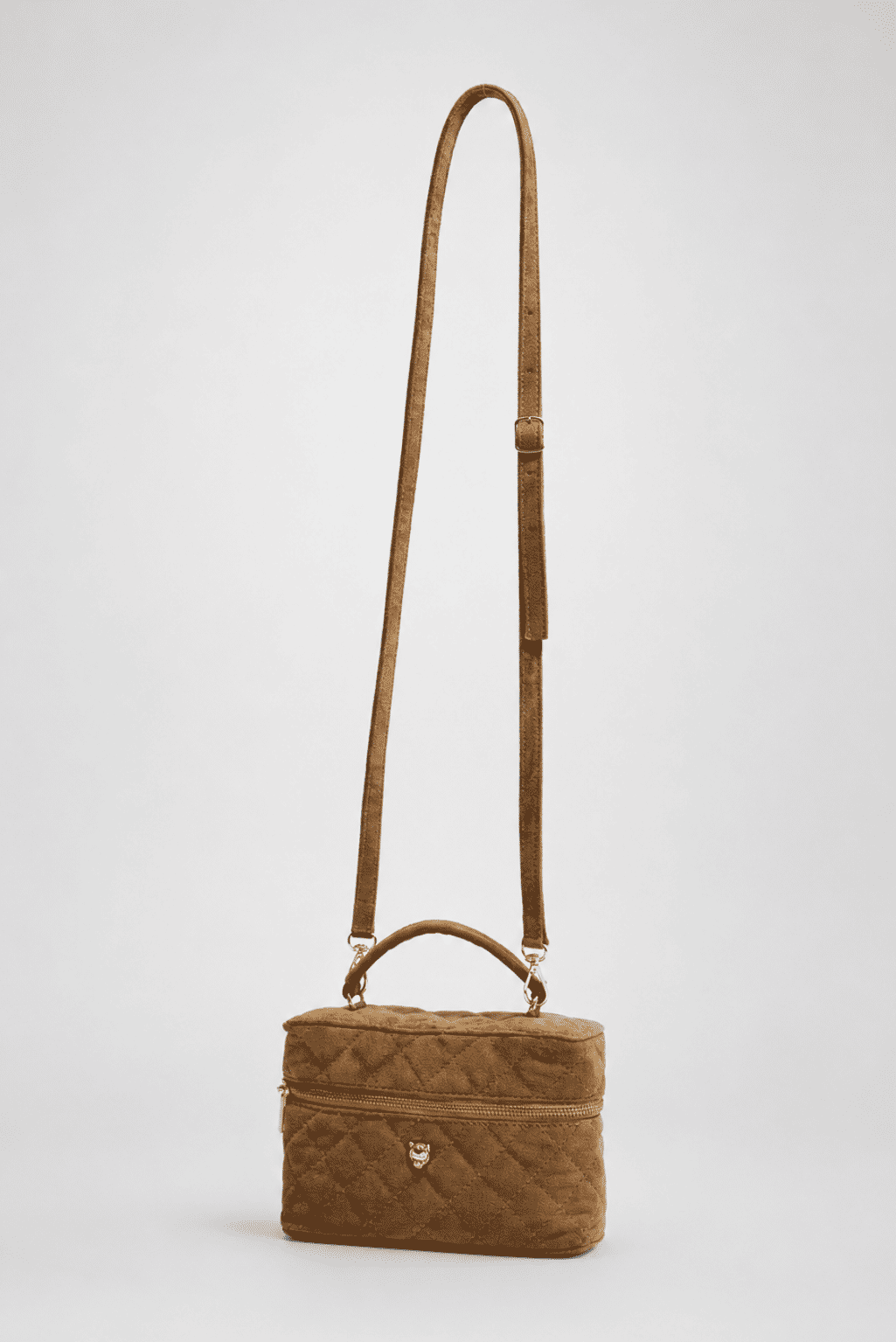 agnes-bolsa-feminina-metalasse-lateral-bege Detalhe da alça longa da bolsa feminina bege