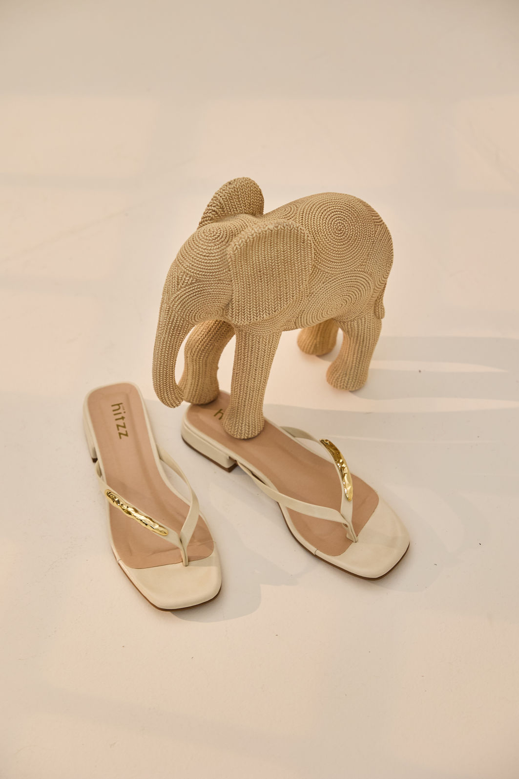 BRUNA - RASTEIRA FEMININA SALTO BAIXO OFF WHITE BRUNA - RASTEIRA FEMININA SALTO BAIXO OFF WHITE