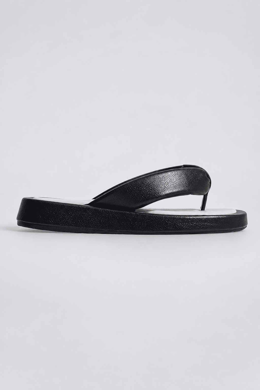 TOKYO - CHINELO FLATFORM PRETO E BRANCO