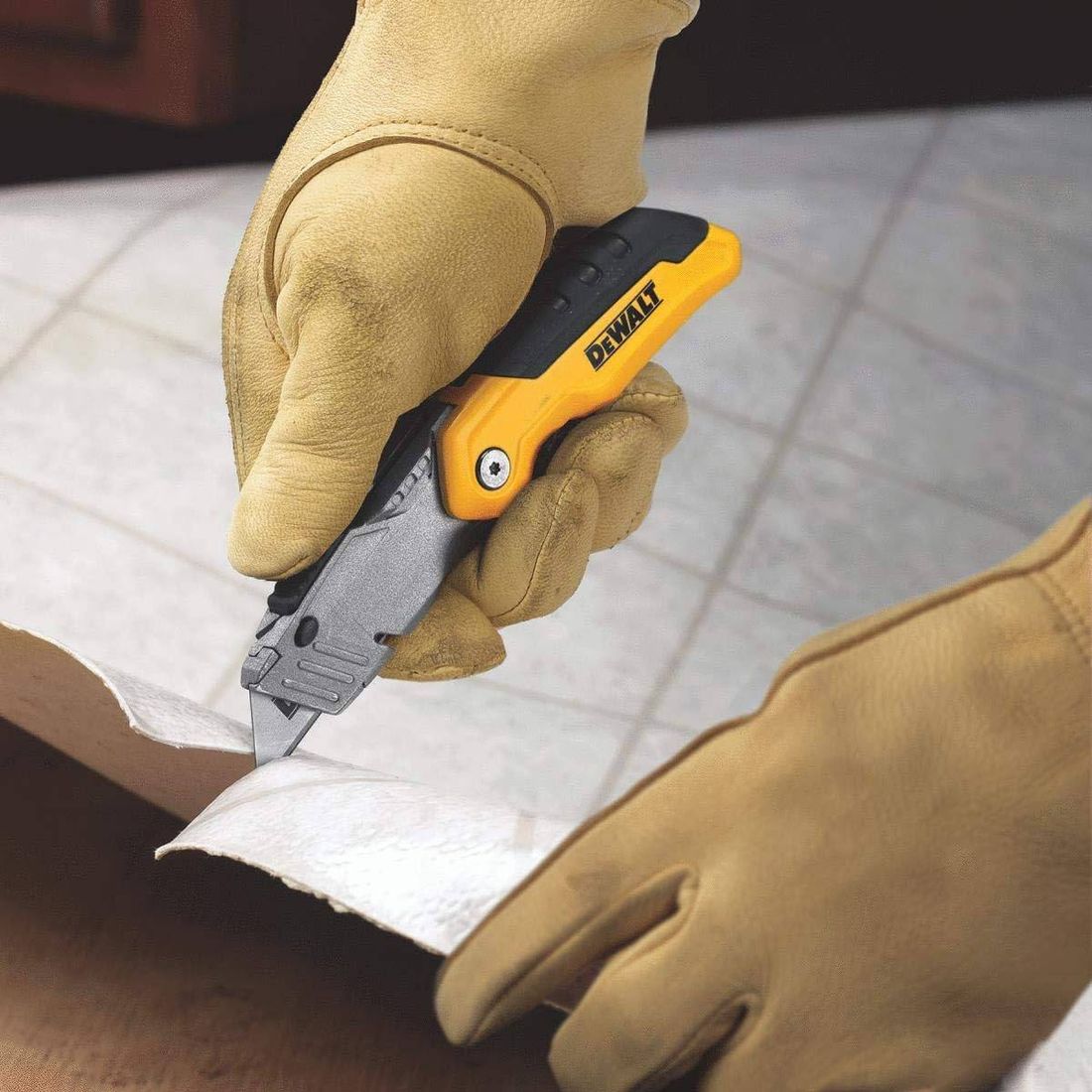 ESTILETE DOBRÁVEL TRAPEZOIDAL 18 MM DEWALT ESTILETE DOBRÁVEL TRAPEZOIDAL 18 MM DEWALT