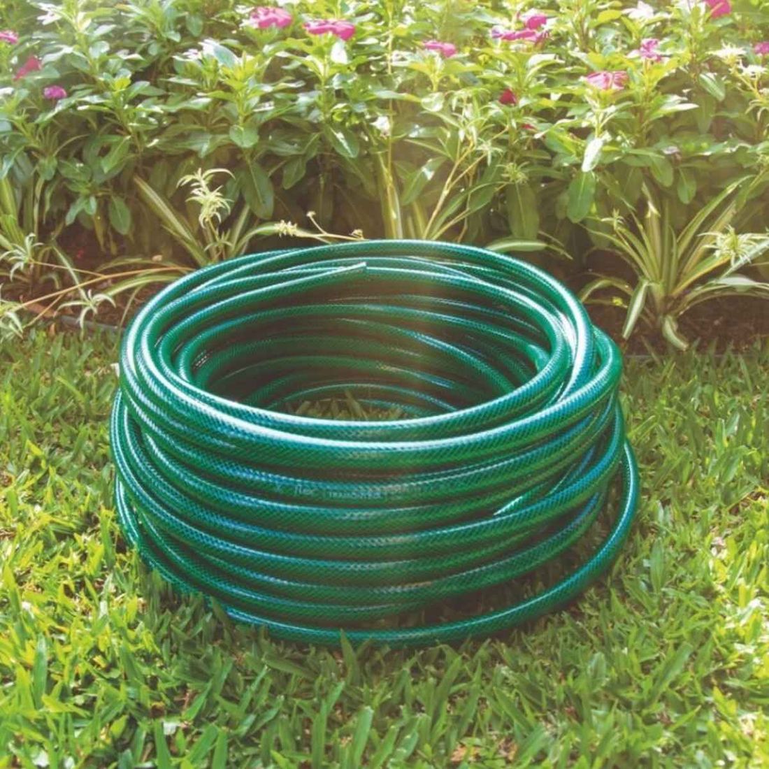 Mangueira Jardim Flexível Verde 10m C/ Engate e Esguicho 79167/100 Mangueira Jardim Flexível Verde 10m C/ Engate e Esguicho 79167/100
