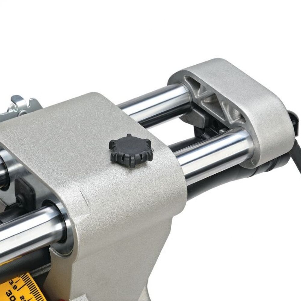 Serra Esquadria 12" 1675W 220V Telescópico DWS780-B2 DeWalt Serra Esquadria 12" 1675W 220V Telescópico DWS780-B2 DeWalt