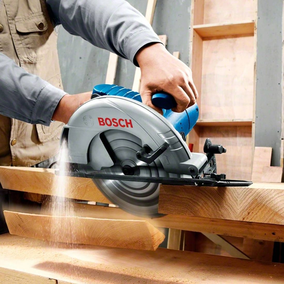 Serra Circular 9.1/4" 2200W 220V Bosch Serra Circular 9.1/4" 2200W 220V Bosch