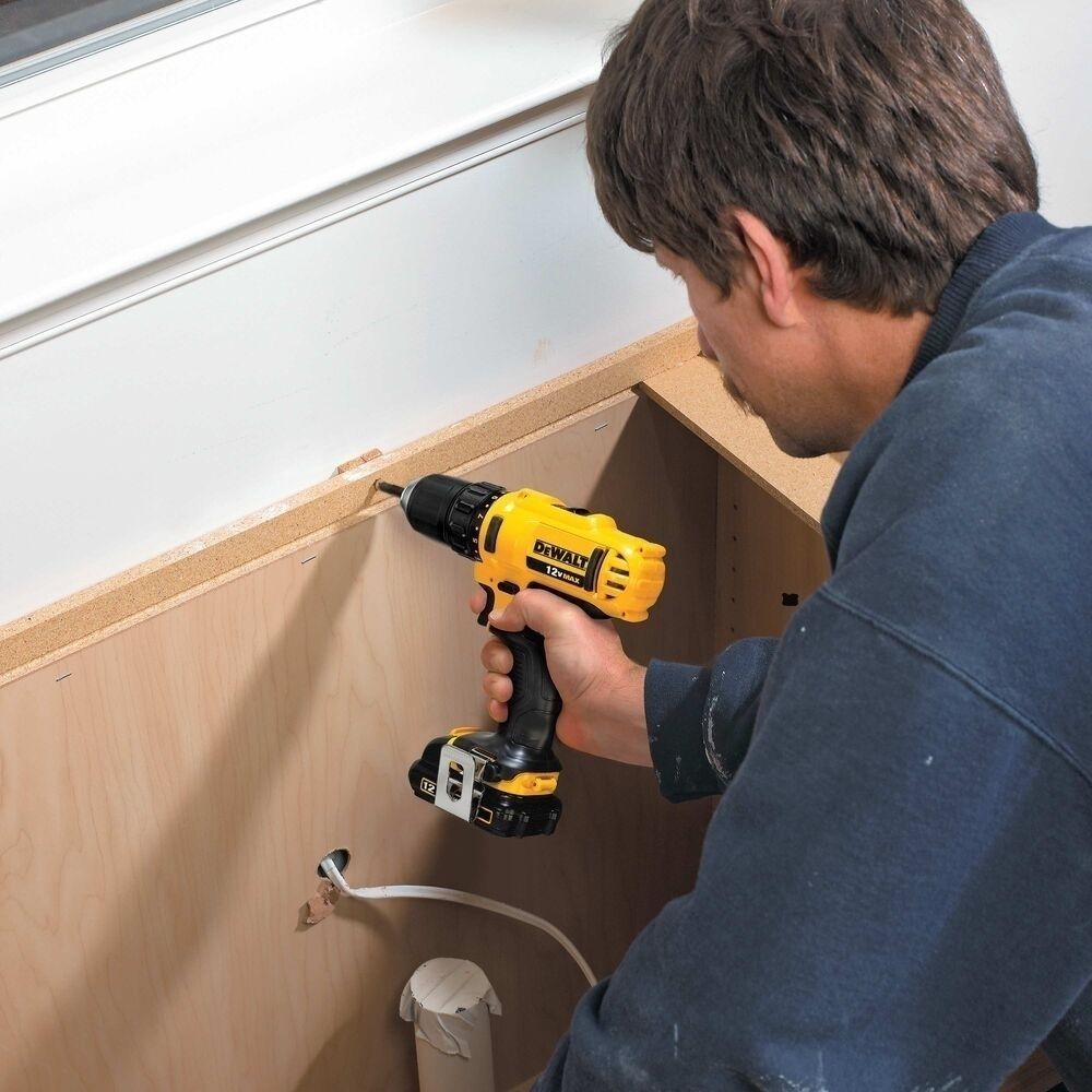 Parafusadeira e Furadeira 3/8" 2 Baterias 12V 2,0Ah DCD710D2-BR DeWalt Parafusadeira e Furadeira 3/8" 2 Baterias 12V 2,0Ah DCD710D2-BR DeWalt