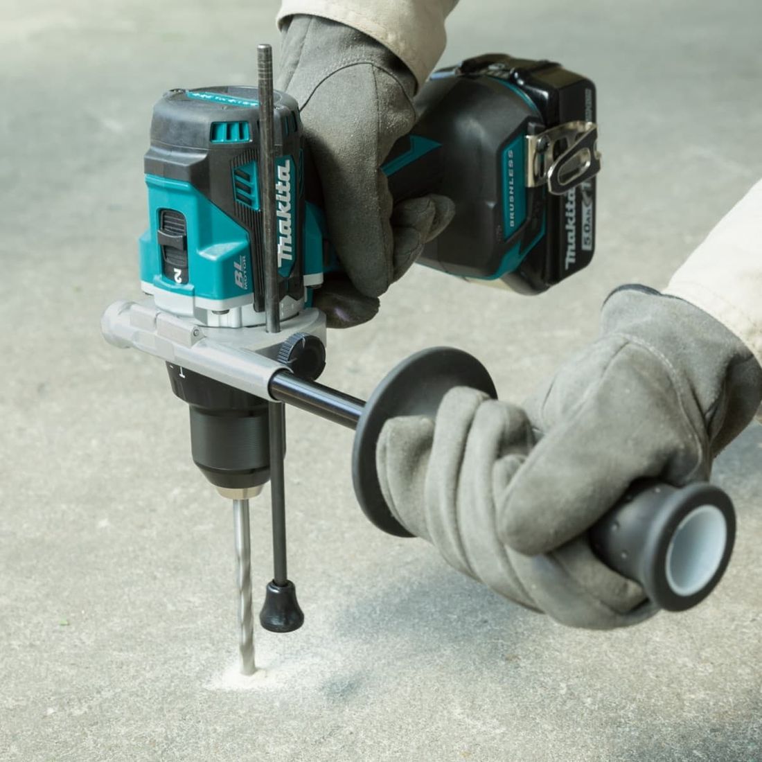Kit Makita 18V Parafusadeira Furadeira Impacto Makita DHP486Z + Aspirador de Pó Portátil + 1 Bateria 3Ah 18V e Carregador 127V/220V
