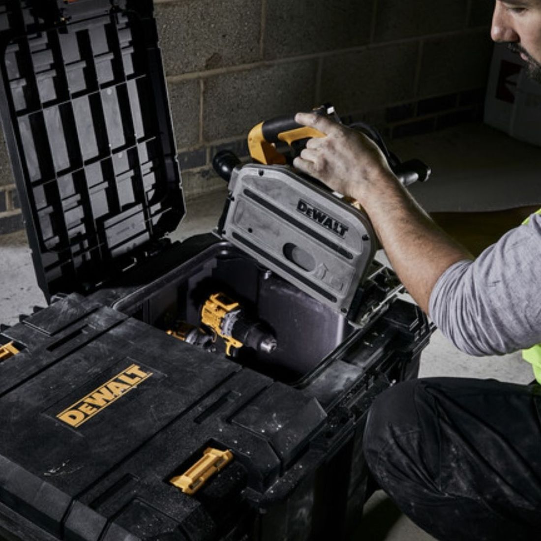 Caixa Organizadora TSTAK Contractor 113L - Dewalt