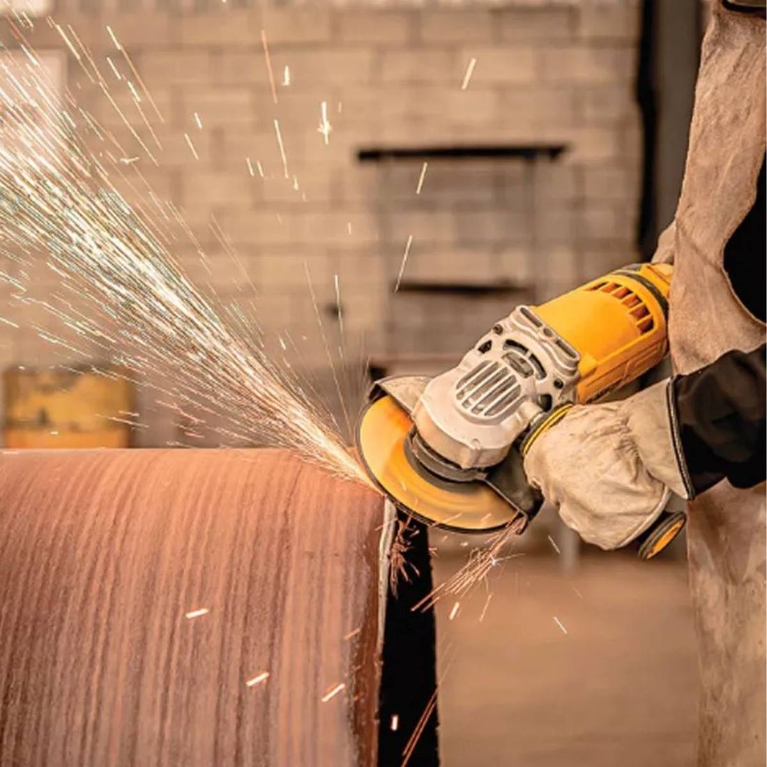 ESMERILHADEIRA ANGULAR DEWALT DWE4577NB2 7" 2700W 220V ESMERILHADEIRA ANGULAR DEWALT DWE4577NB2 7" 2700W 220V