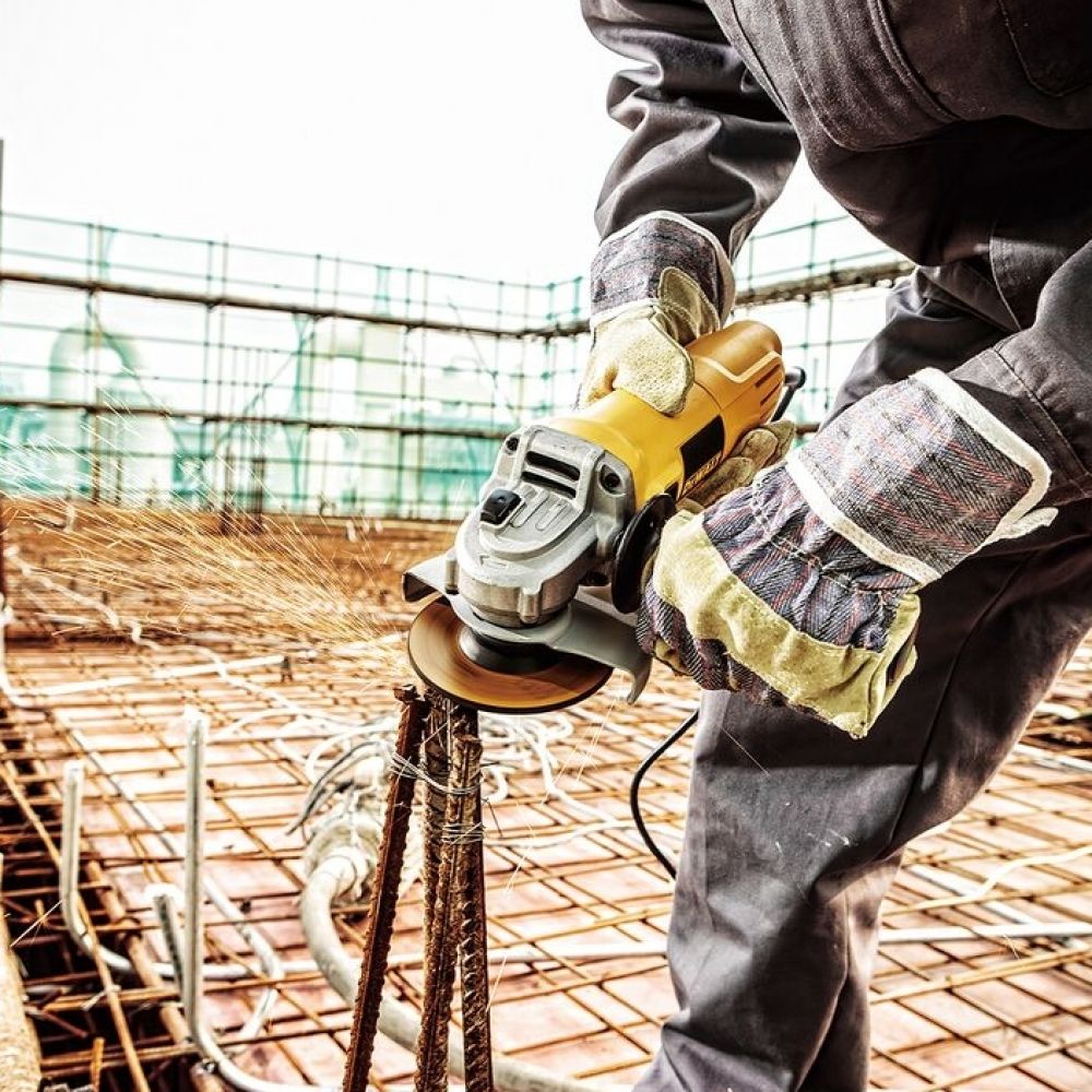 Esmerilhadeira Angular 4.1/2" 950W 220V DWE4118-B2 DeWalt Esmerilhadeira Angular 4.1/2" 950W 220V DWE4118-B2 DeWalt