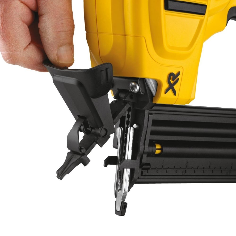 Pinador DeWalt DCN680B F 15 a 64mm 20V Sem Bateria e Carregador