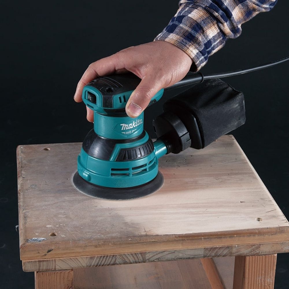 Lixadeira Roto Orbital 5" 240W 220V M9204B-220V Makita