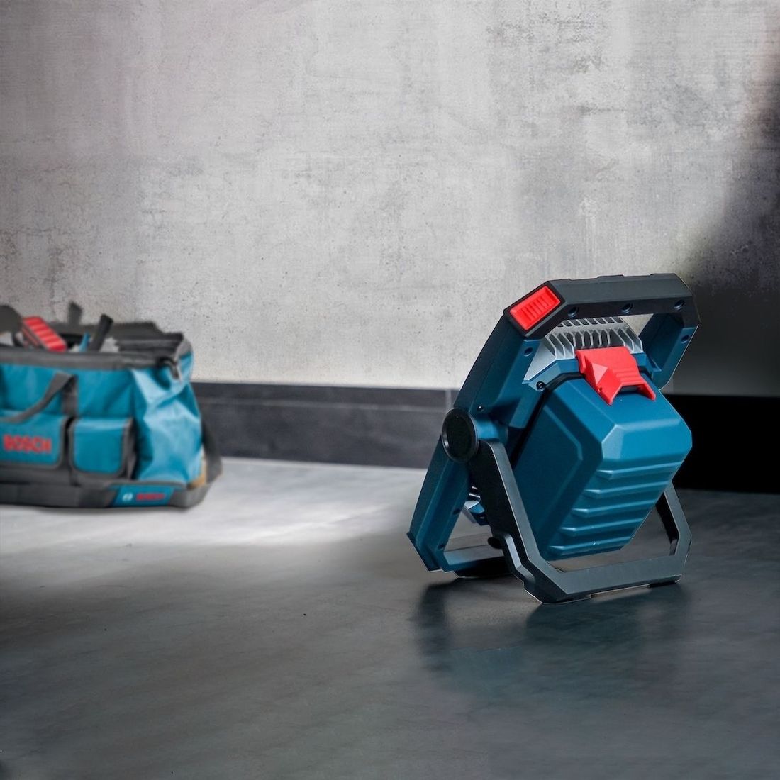 Refletor Sem Fio Bosch 18V Sem Bateria GLI 18V-2200 C SB