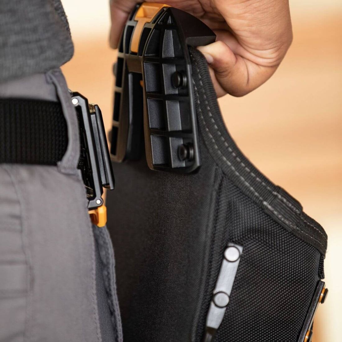 Bolsa Porta Ferramentas 6 Bolsos Cliptech TB-CT24 Toughbuilt