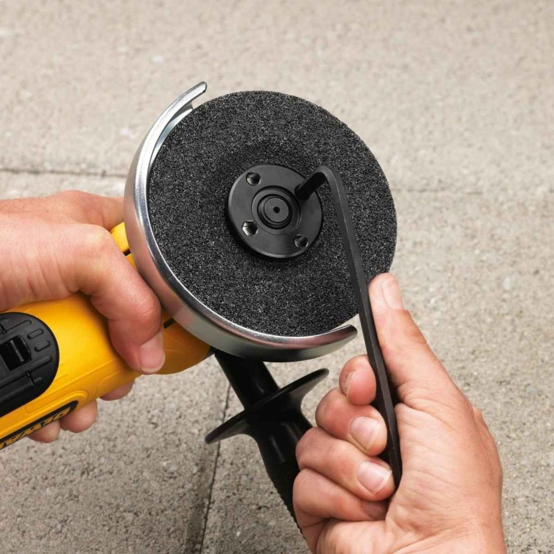 Esmerilhadeira Angular 4.1/2" 900W 220V DWE4120B2B DeWalt Esmerilhadeira Angular 4.1/2" 900W 220V DWE4120B2B DeWalt