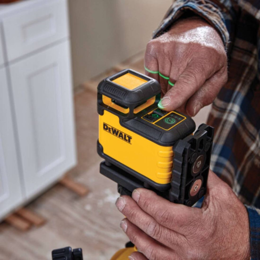 NÍVEL LASER VERDE 360° DEWALT 24M NÍVEL LASER VERDE 360° DEWALT 24M