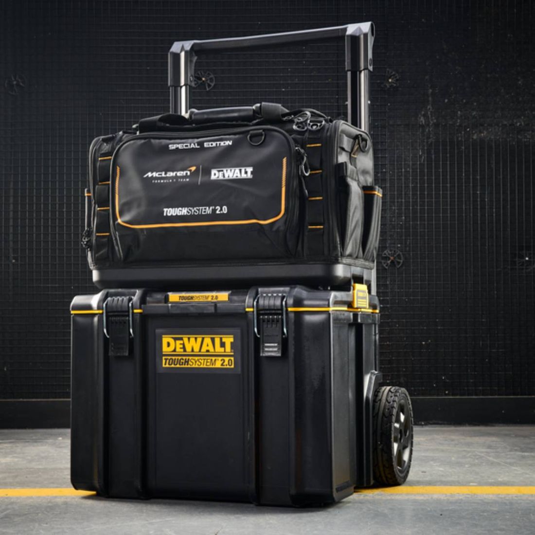 BOLSA PORTA FERRAMENTAS TOUGHSYSTEM 2.0 22 MCLAREN DEWALT BOLSA PORTA FERRAMENTAS TOUGHSYSTEM 2.0 22 MCLAREN DEWALT
