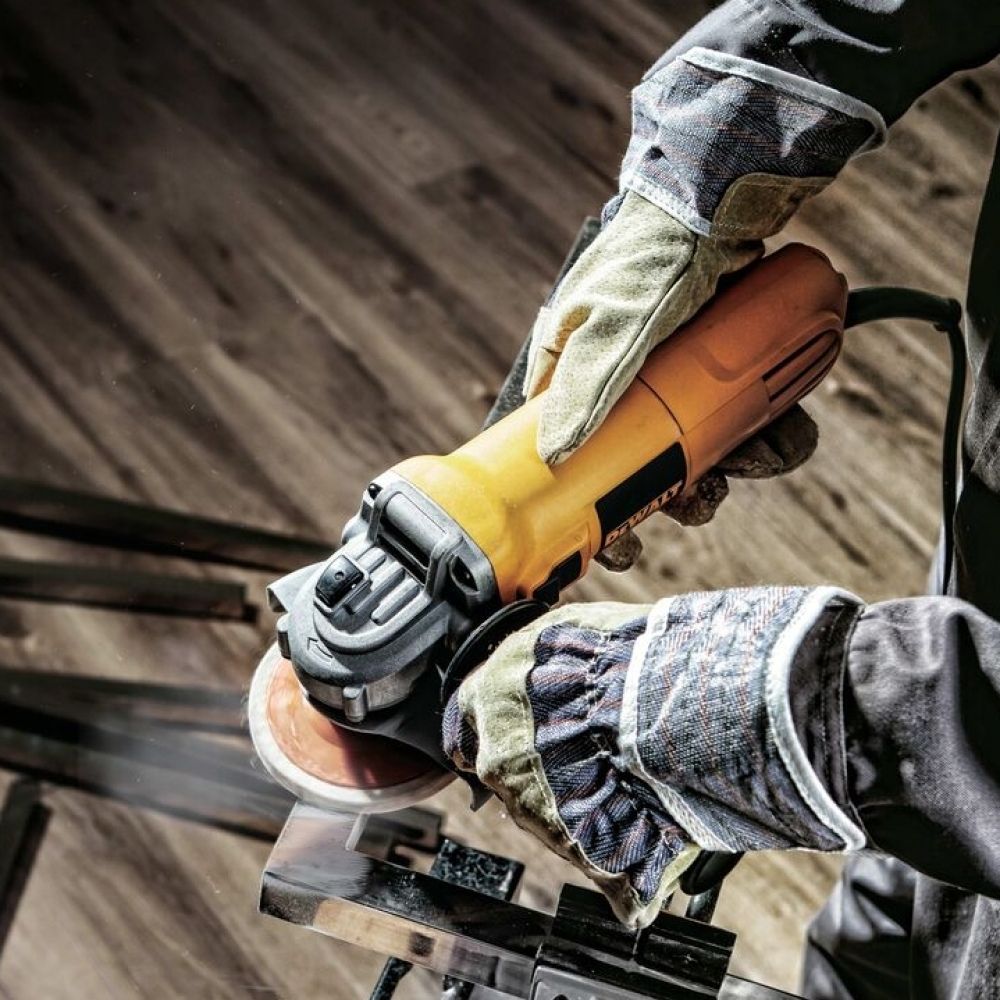Esmerilhadeira Angular 4.1/2" 950W 220V DWE4118-B2 DeWalt Esmerilhadeira Angular 4.1/2" 950W 220V DWE4118-B2 DeWalt