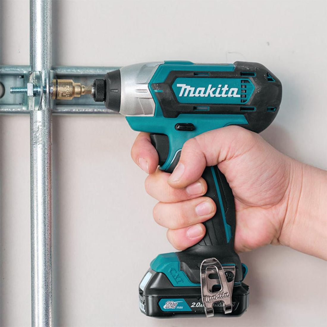 Parafusadeira Impacto 1/4 Makita 12V Sem Bateria TD110DZ Parafusadeira Impacto 1/4 Makita 12V Sem Bateria TD110DZ
