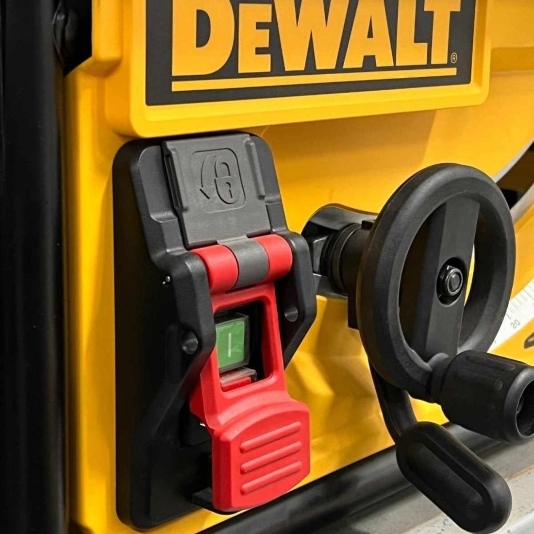 Serra Circular de Bancada 10" 2000W 220V DWE7492-B2 DeWalt Serra Circular de Bancada 10" 2000W 220V DWE7492-B2 DeWalt