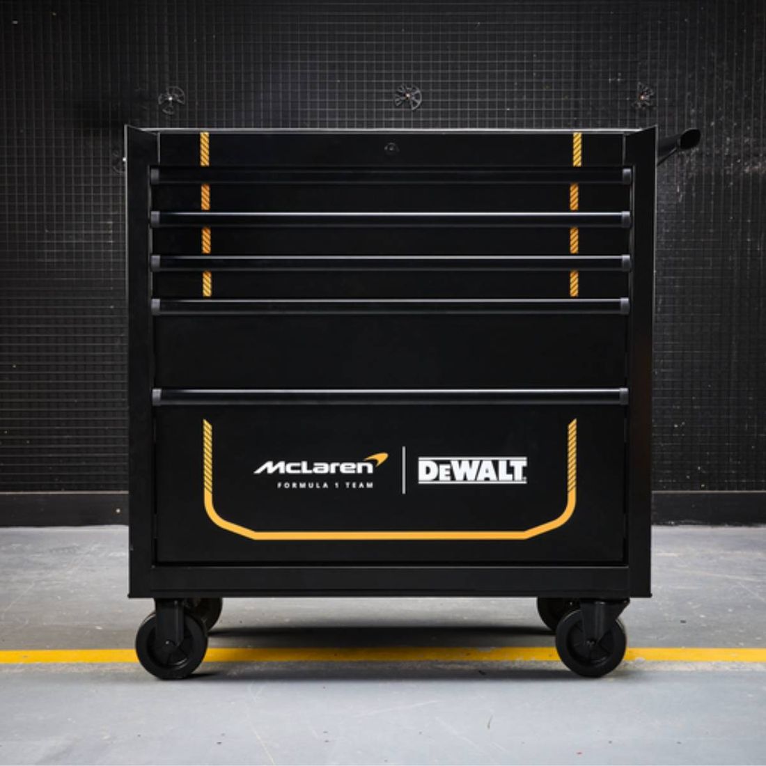 CARRO PARA FERRAMENTAS 5 GAVETAS MCLAREN DEWALT CARRO PARA FERRAMENTAS 5 GAVETAS MCLAREN DEWALT
