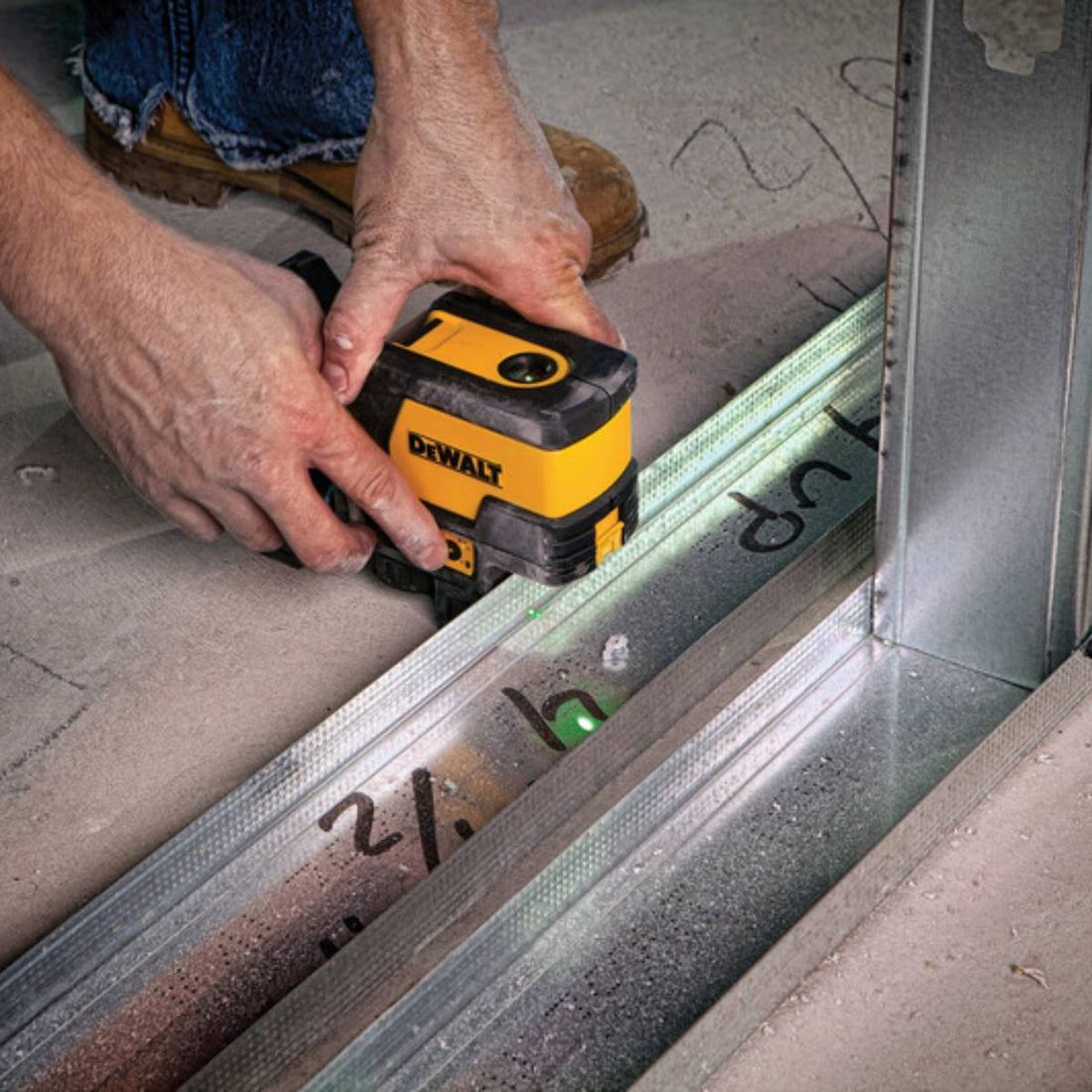 NÍVEL LASER VERDE COMBINADO 30M DEWALT NÍVEL LASER VERDE COMBINADO 30M DEWALT