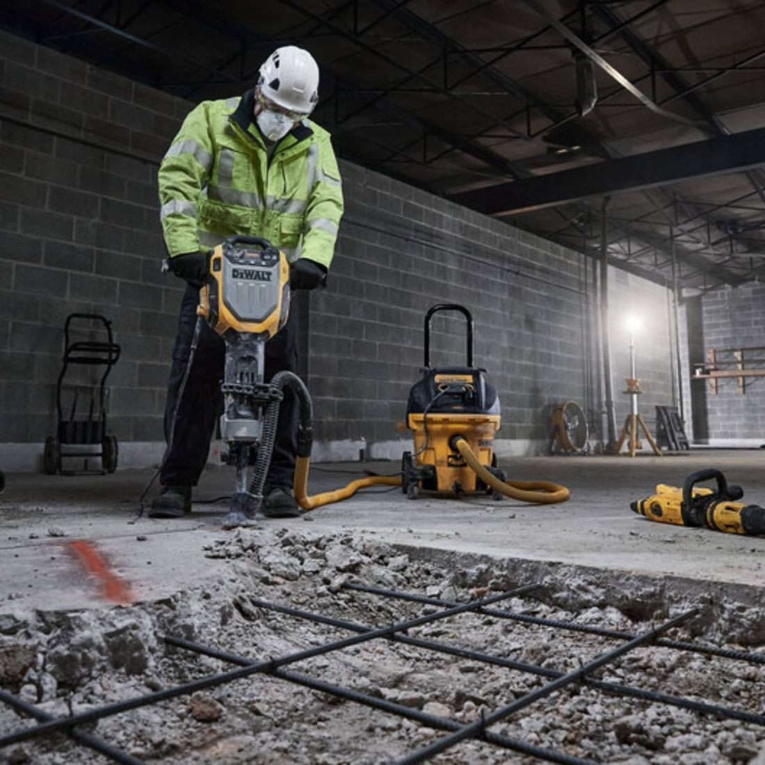 MARTELO DEMOLIDOR D25966-B2 15KG DEWALT