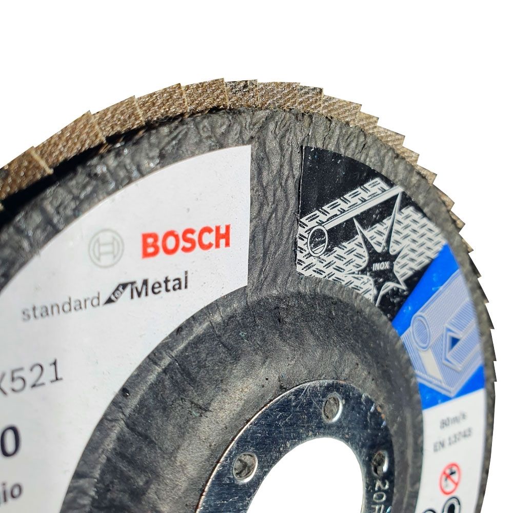 Disco Flap Bosch Standard Para Metal 4.1/2" (115mm) Grão 60 Disco Flap Bosch Standard Para Metal 4.1/2" (115mm) Grão 60