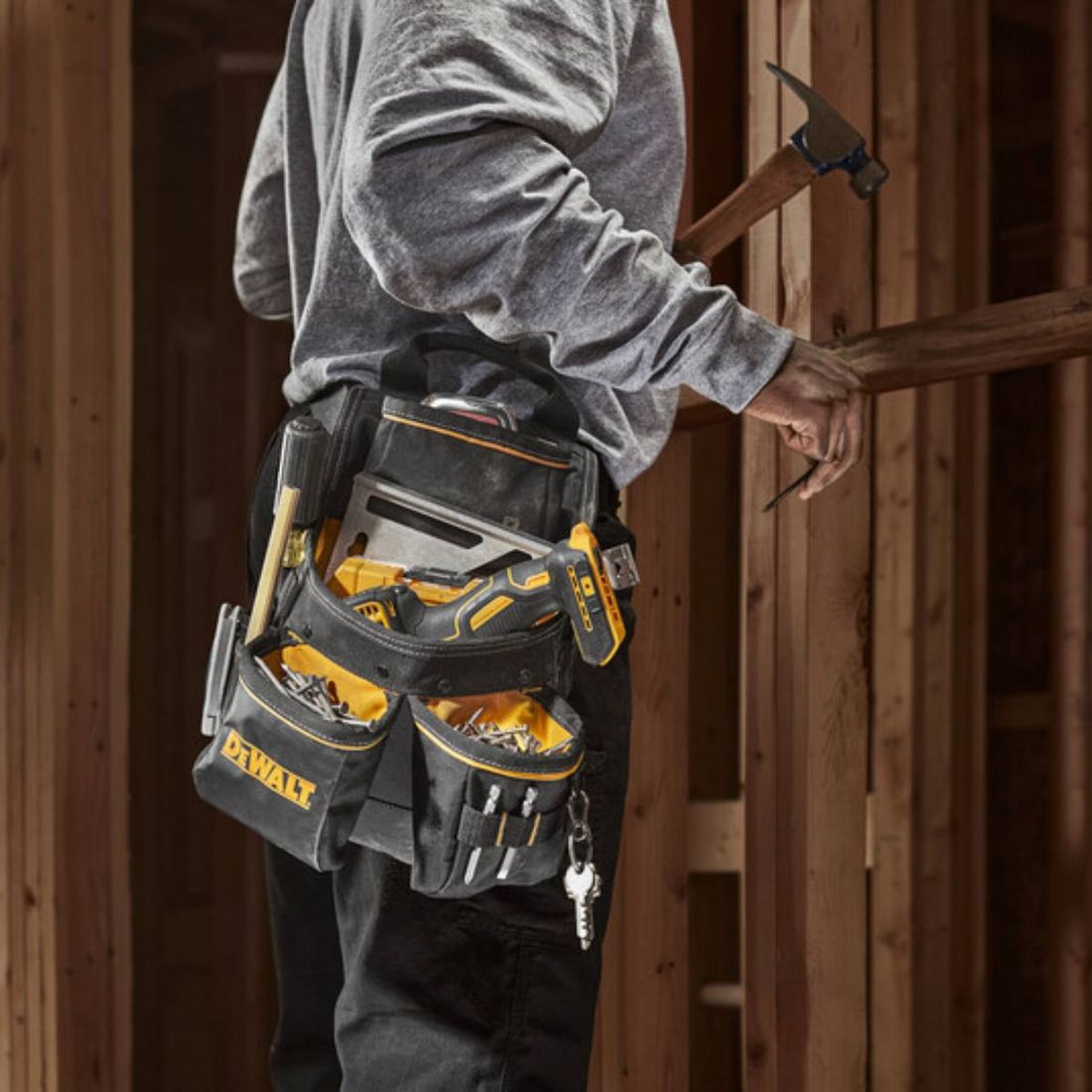 Bolsa Porta Ferramentas DeWalt 13 Bolsos Com Cinto