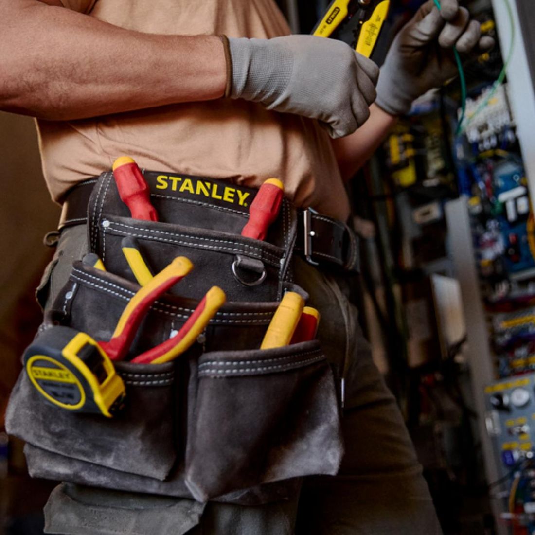 Porta Ferramentas Stanley em Couro Com 4 Bolsos Porta Ferramentas Stanley em Couro Com 4 Bolsos