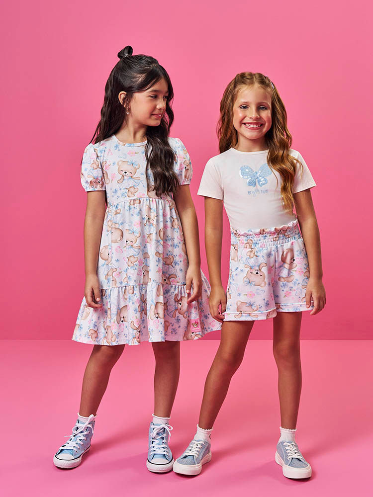 Conjunto Infantil com Blusa em Cotton Bordada e Shorts Estampado – Look Menina Verão com Ursinhas NATURAL/AZ PORCELANA